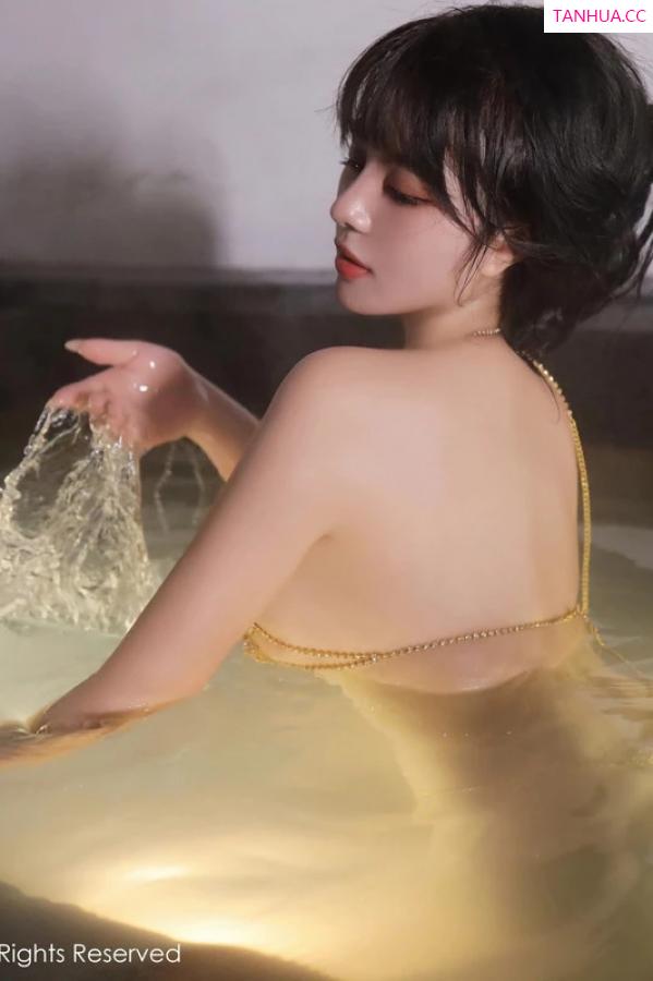   [XiuRen]高清写真图 2024.02.06 No.8075 沈思怡 丰腴美臀第14张图片